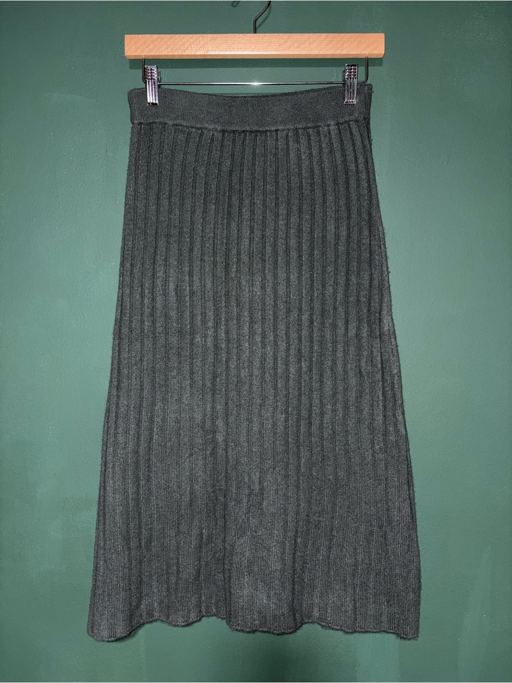 Quince Mongolian Cashmere Midi Skirt (PHOTO FOR FIT NOT COLOR) - Picture 2 of 4